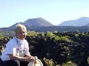 DSC02191 Nancy with Paricutin volcano.jpg